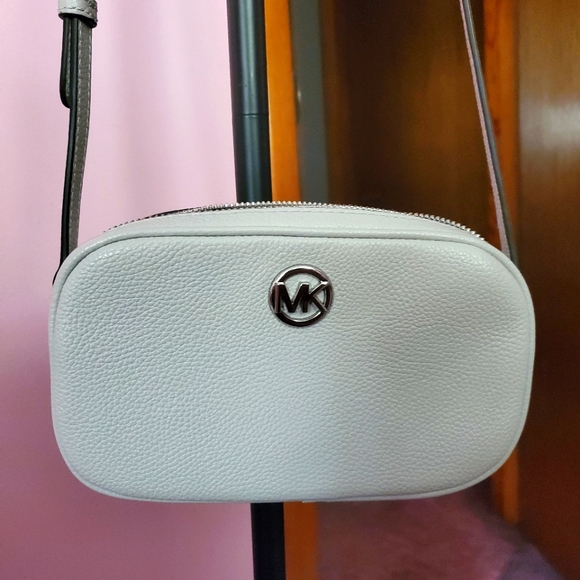 Michael Kors crossbody - Picture 1 of 7